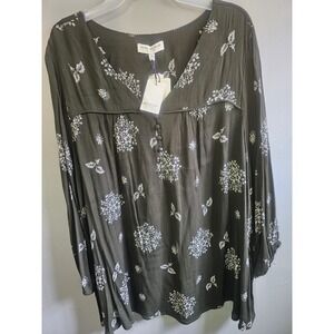 Skies Are Blue Curvy - Olive Green Top -2X Devan Button Detail New with Tags.